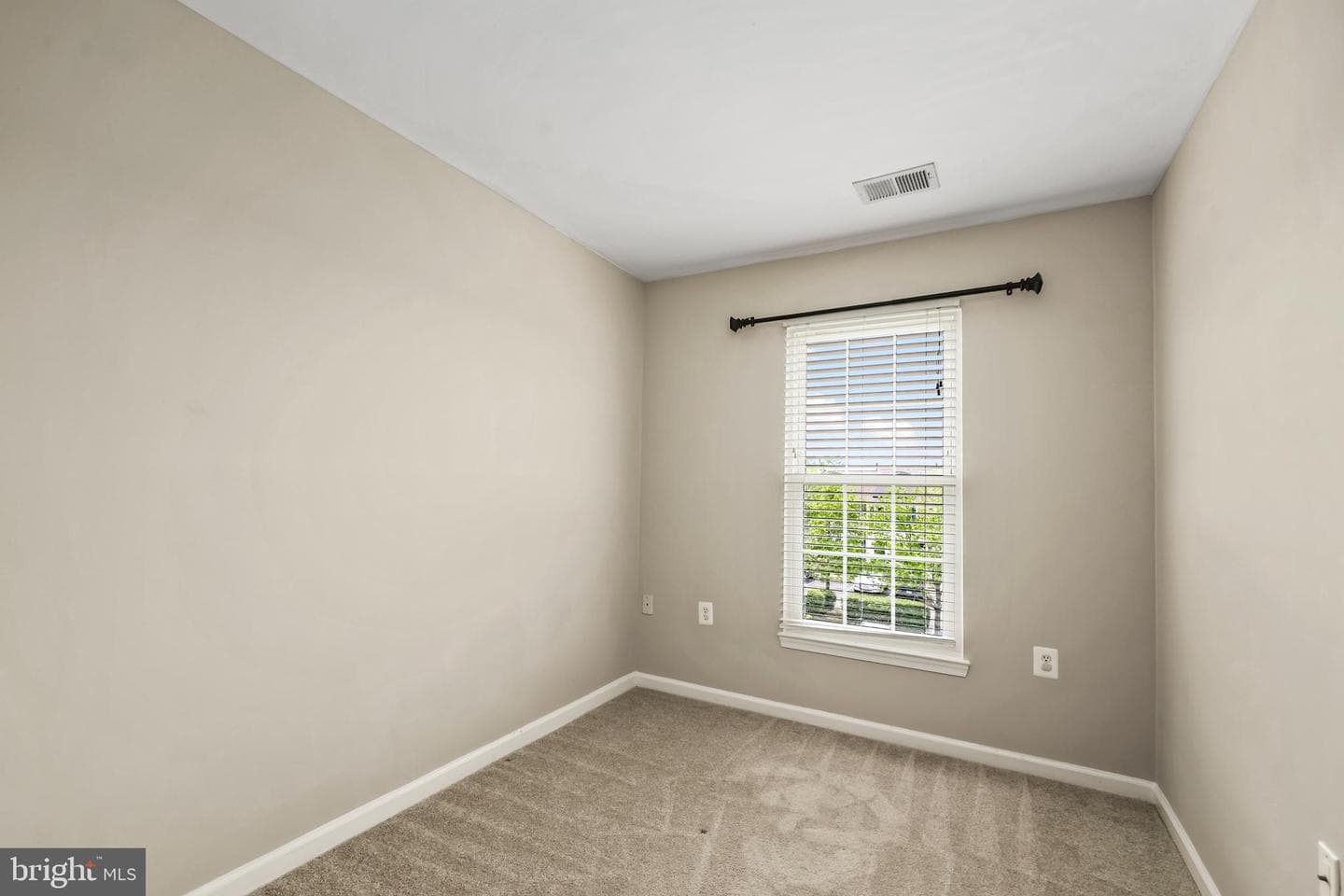 453 Pearlbush Square NE photo 17