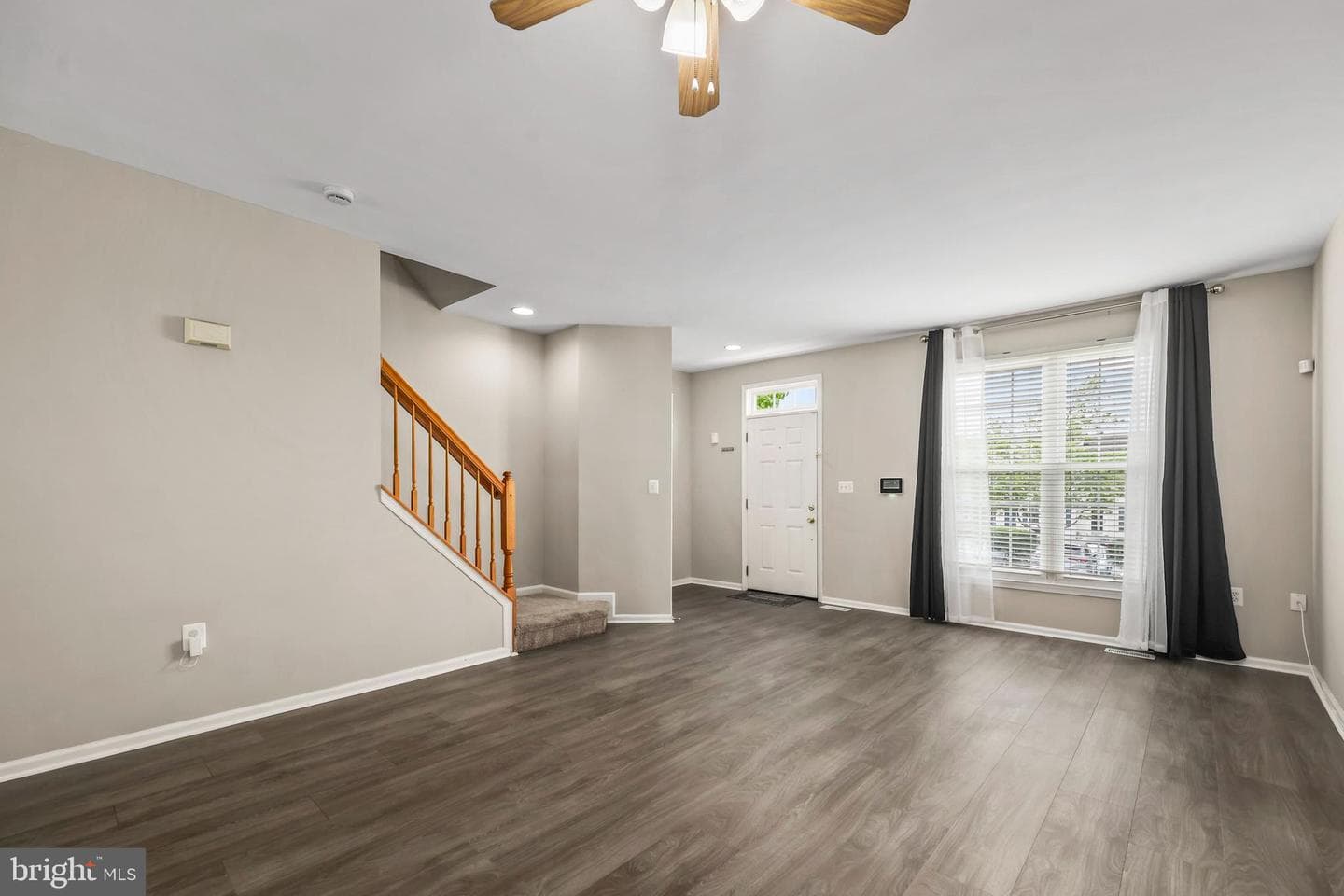 453 Pearlbush Square NE photo 4