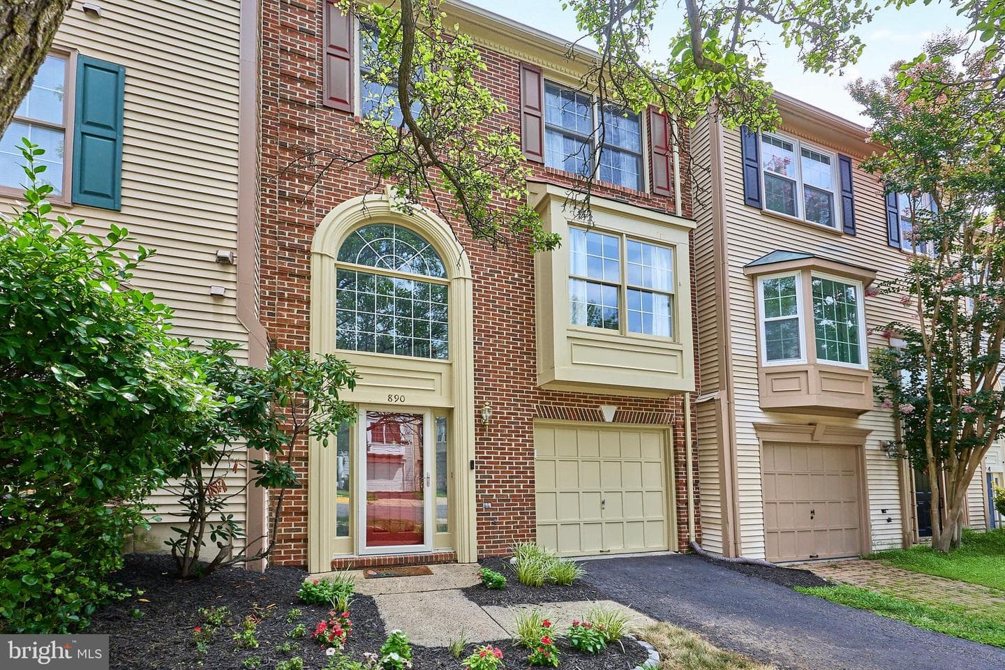 890 Tall Oaks Square SE photo 3