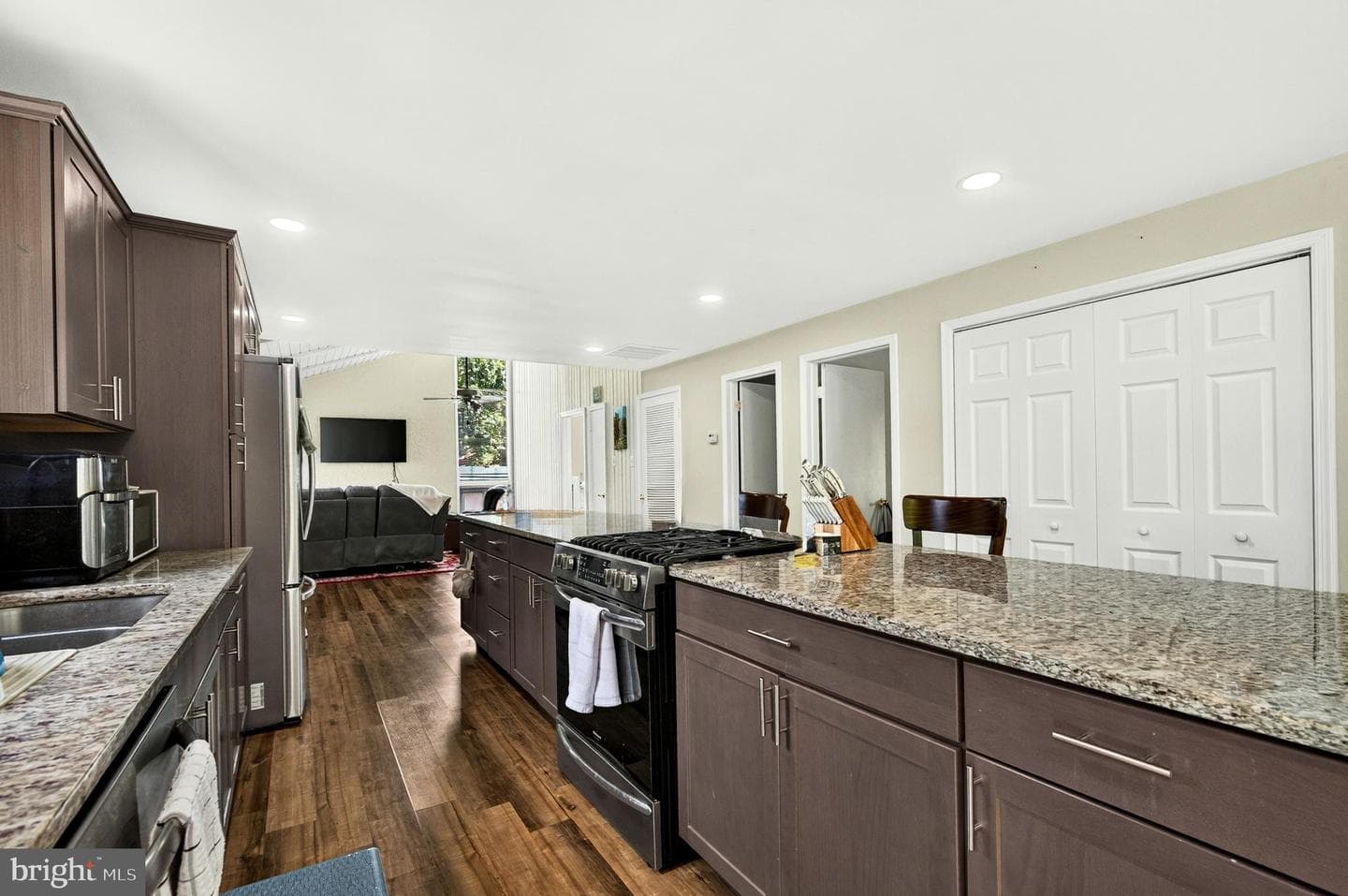 160 Magnolia Road photo 5