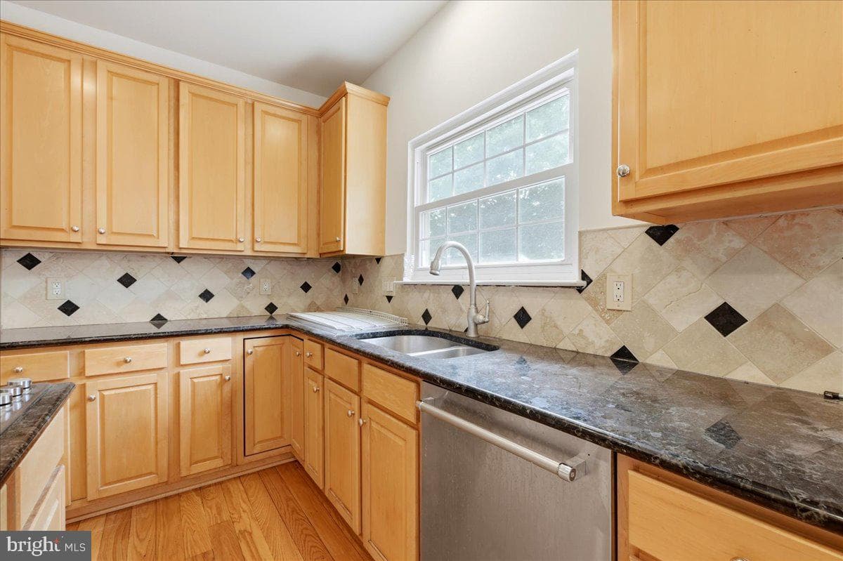 601 Newington Place NE photo 14