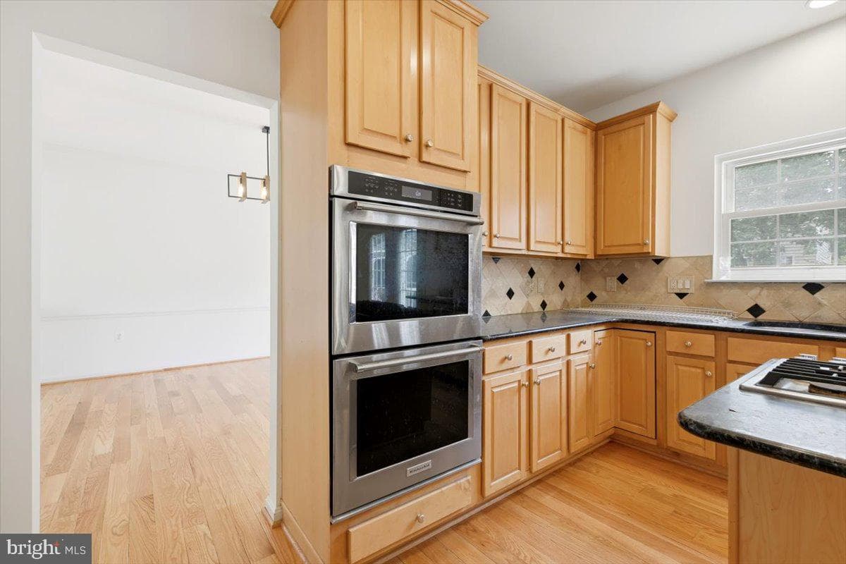 601 Newington Place NE photo 15