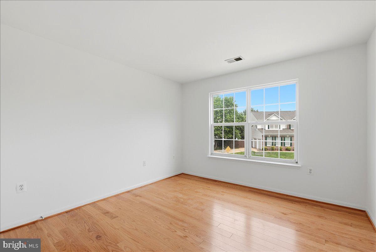 601 Newington Place NE photo 33