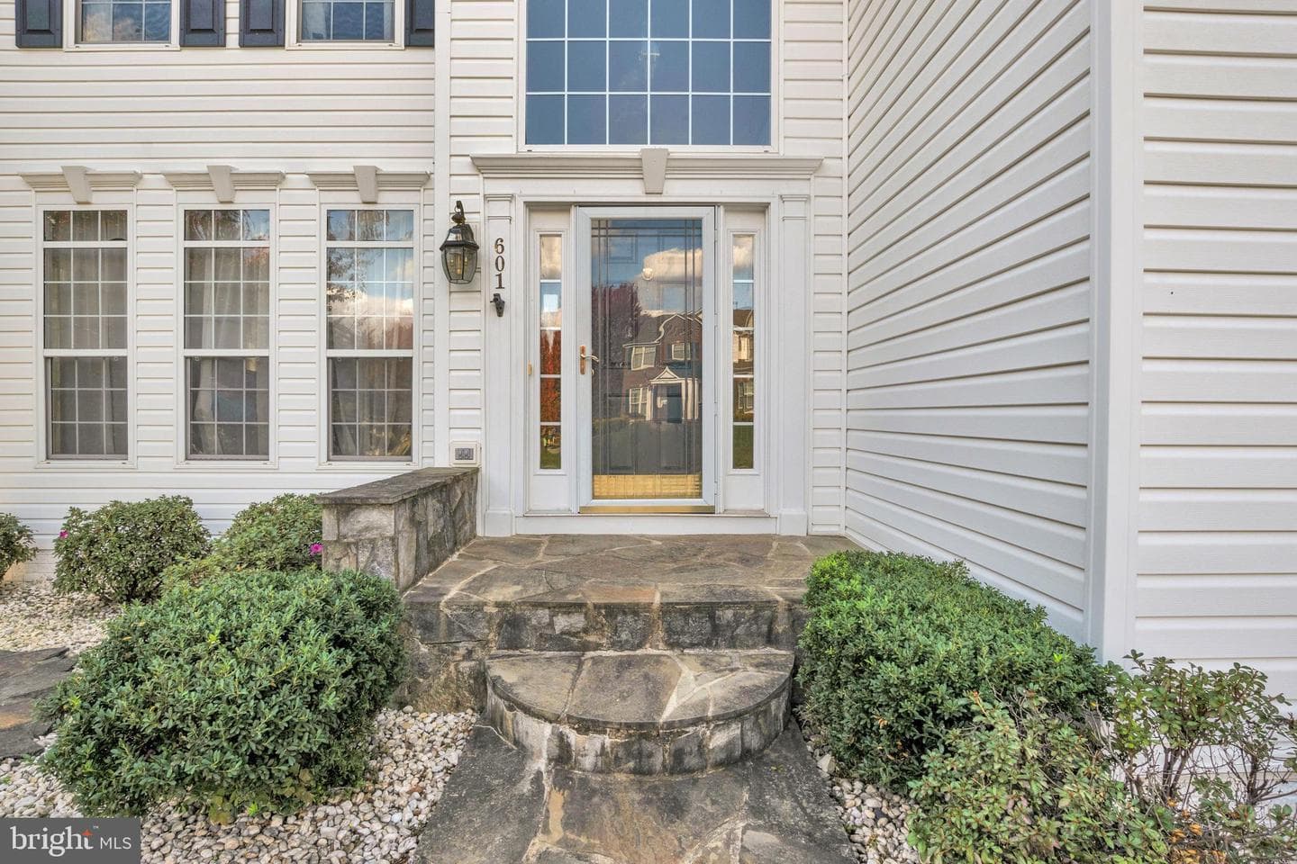 601 Newington Place NE photo 4