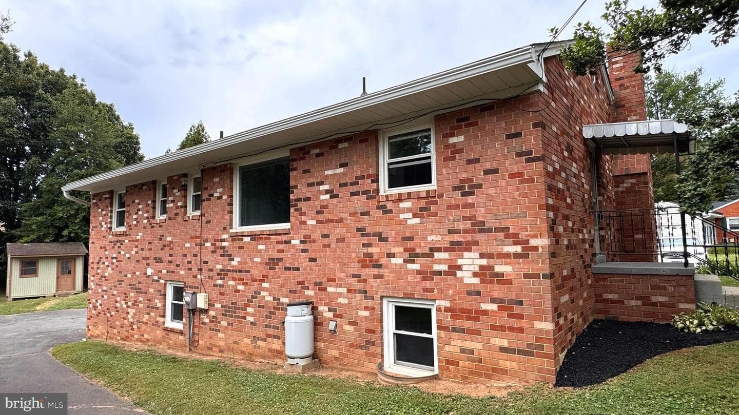 204 Ayr Street NW photo 26