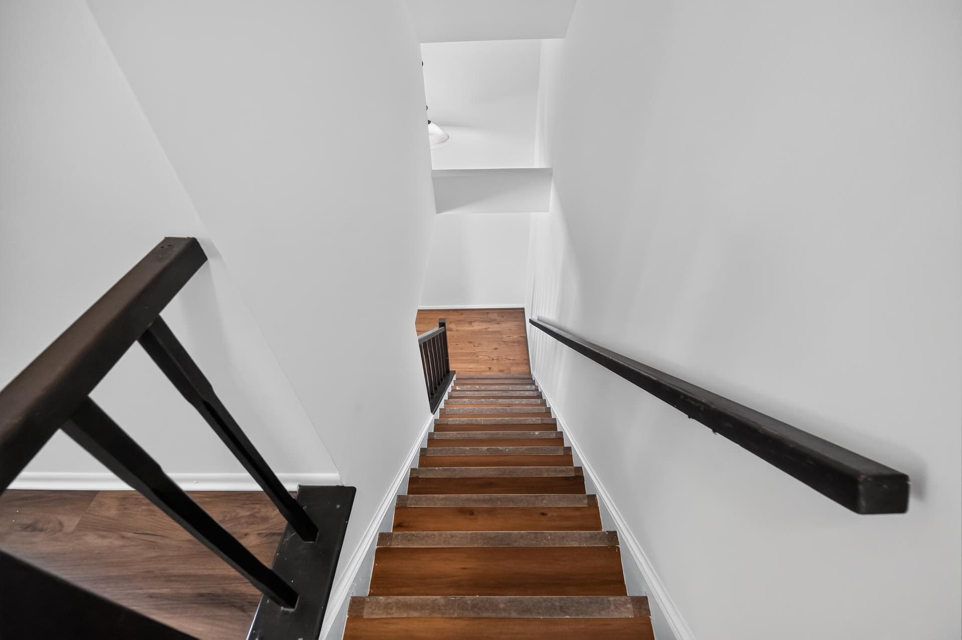 1056 Warwick photo 13