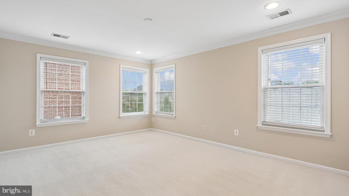 47761 Scotsborough Square photo 33