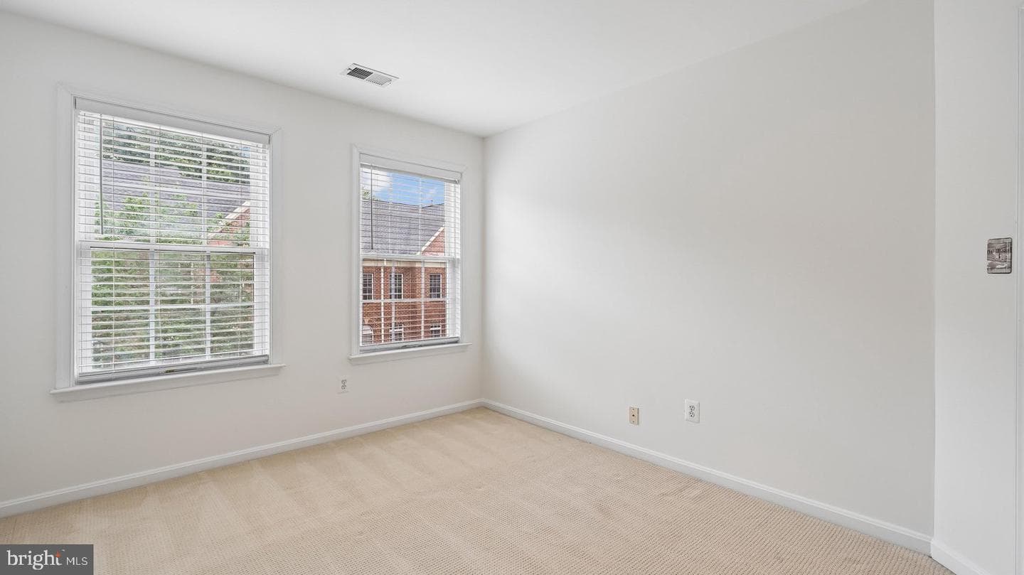47761 Scotsborough Square photo 43