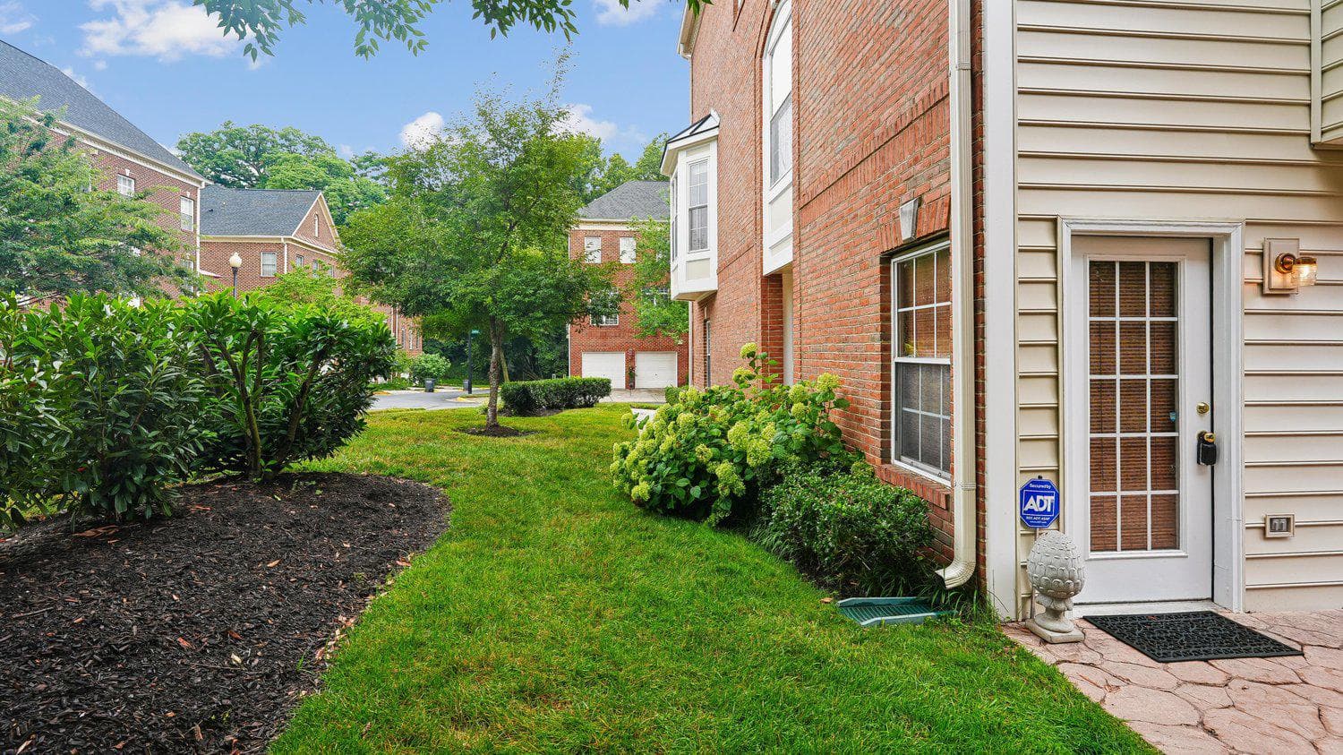 47761 Scotsborough Square photo 49