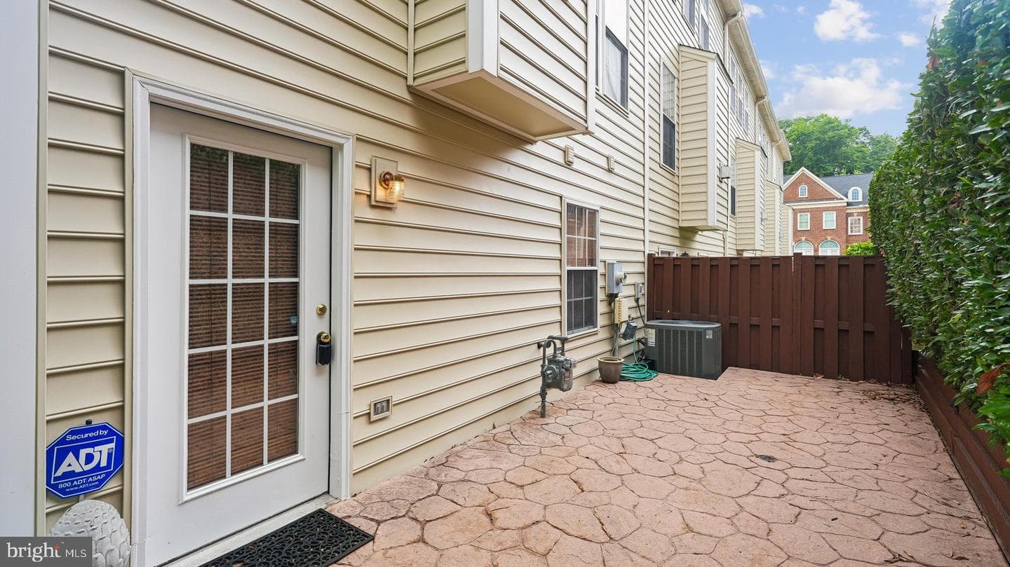 47761 Scotsborough Square photo 50