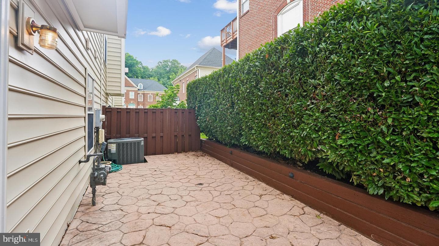 47761 Scotsborough Square photo 51