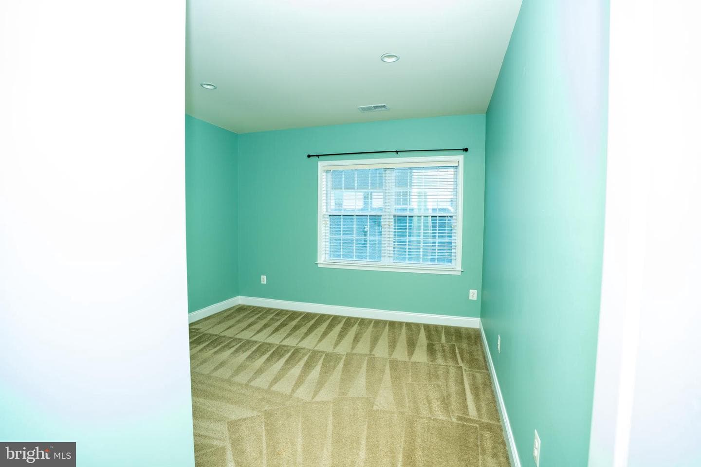 22535 Willington Square photo 33