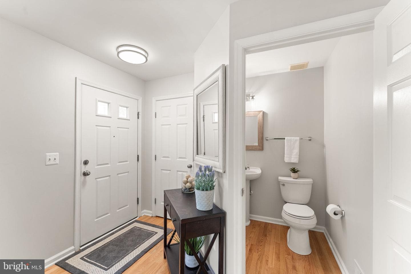 203 Shirley Square SE photo 11