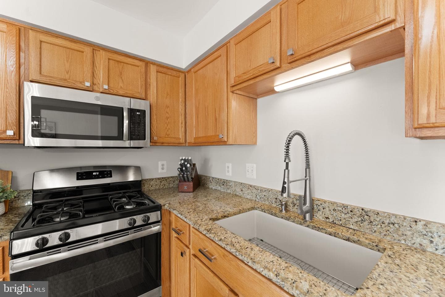 203 Shirley Square SE photo 20