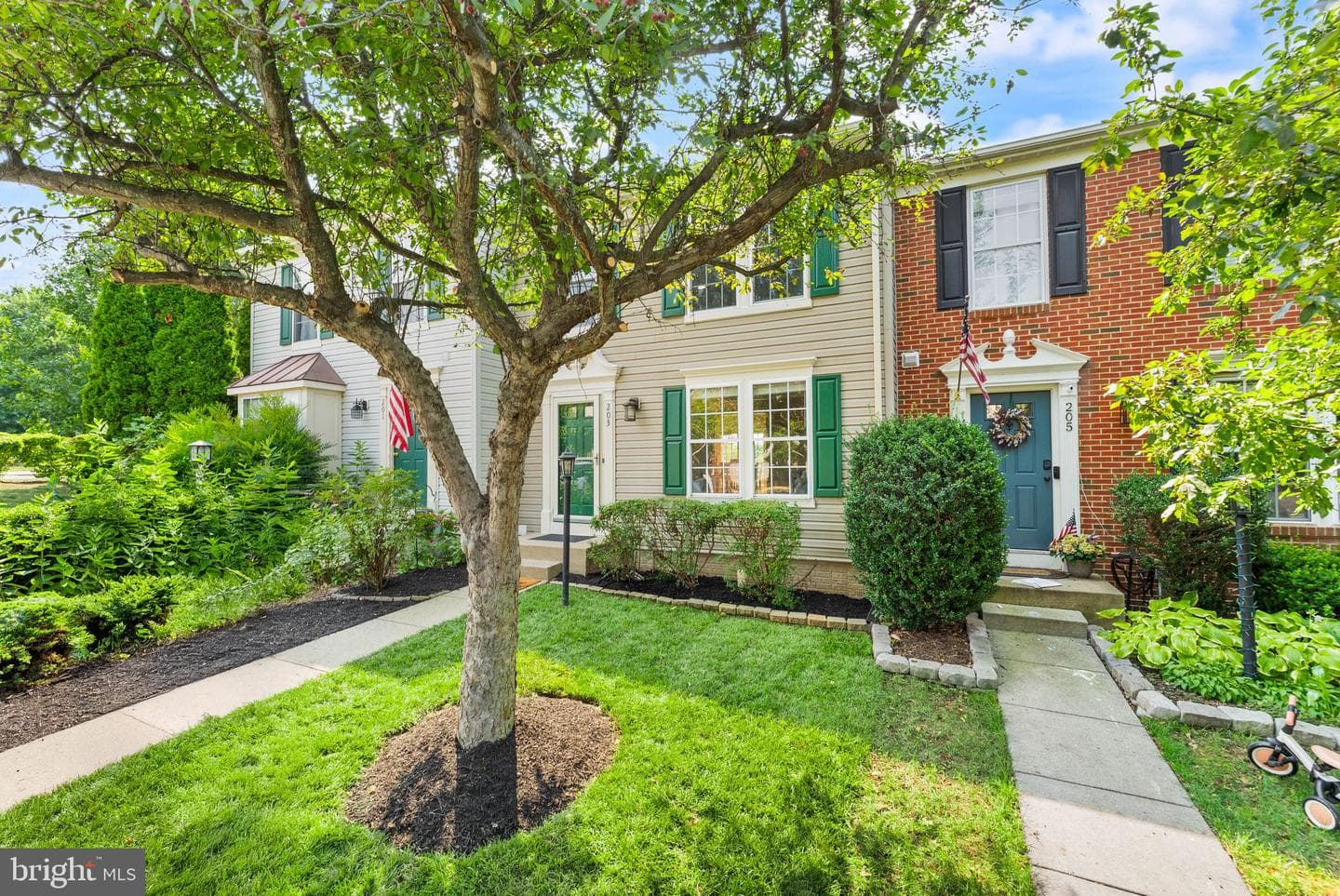 203 Shirley Square SE photo 3