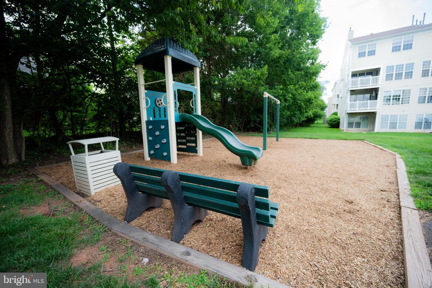 46946 Courtyard Square photo 5