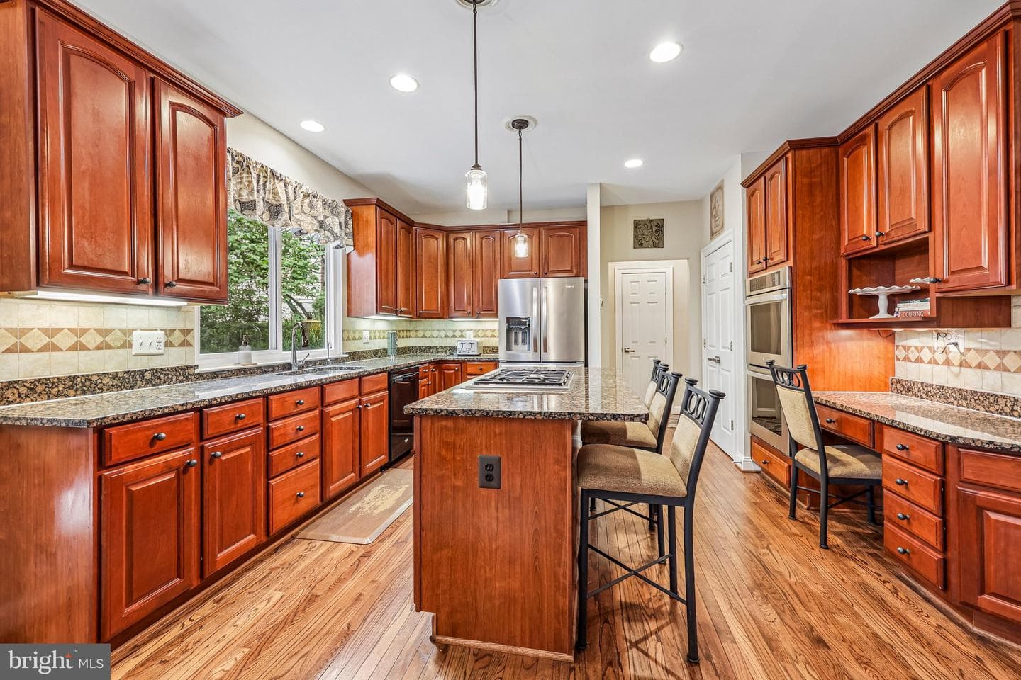 47404 Middle Bluff Place photo 34