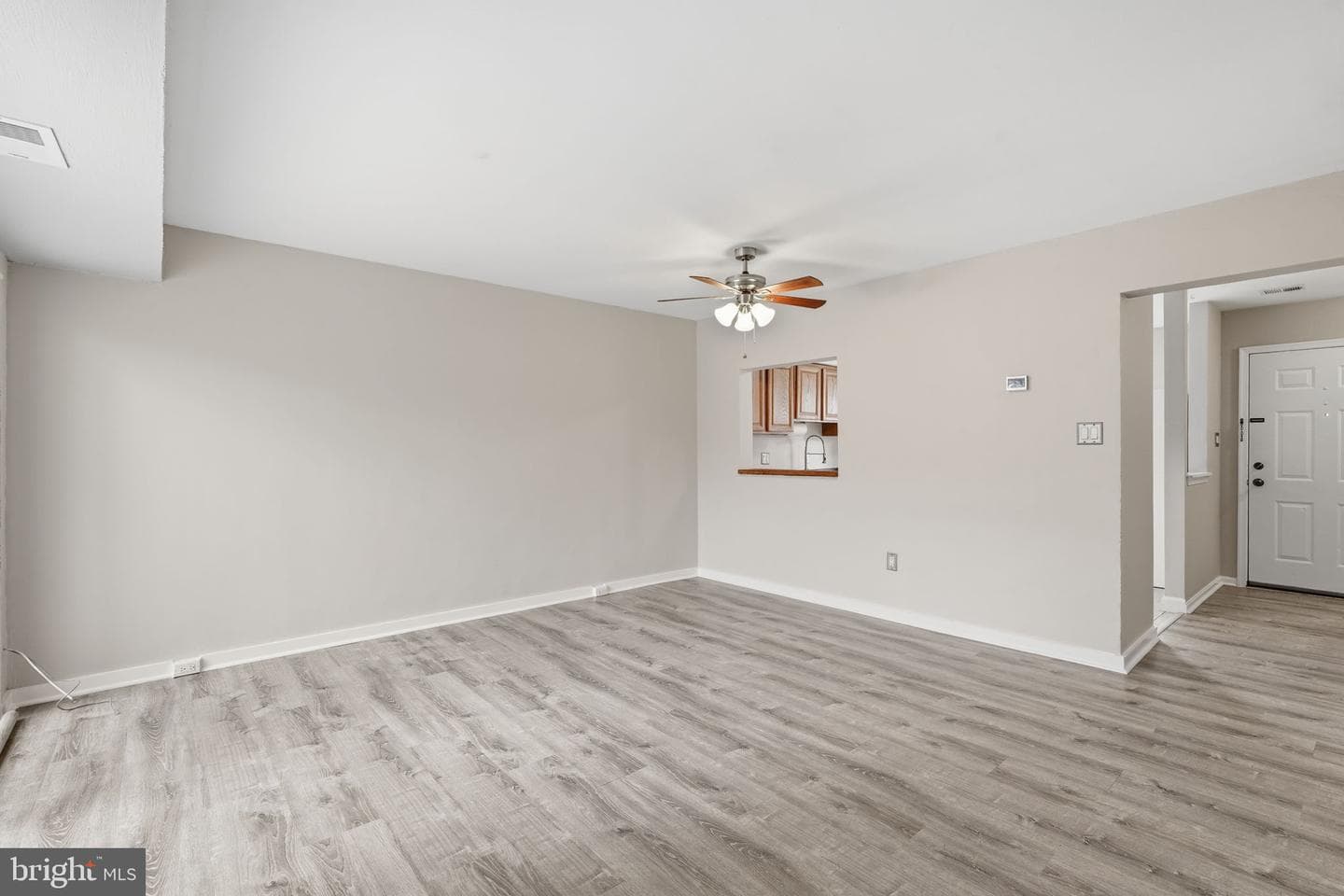 31 Essex Square photo 10