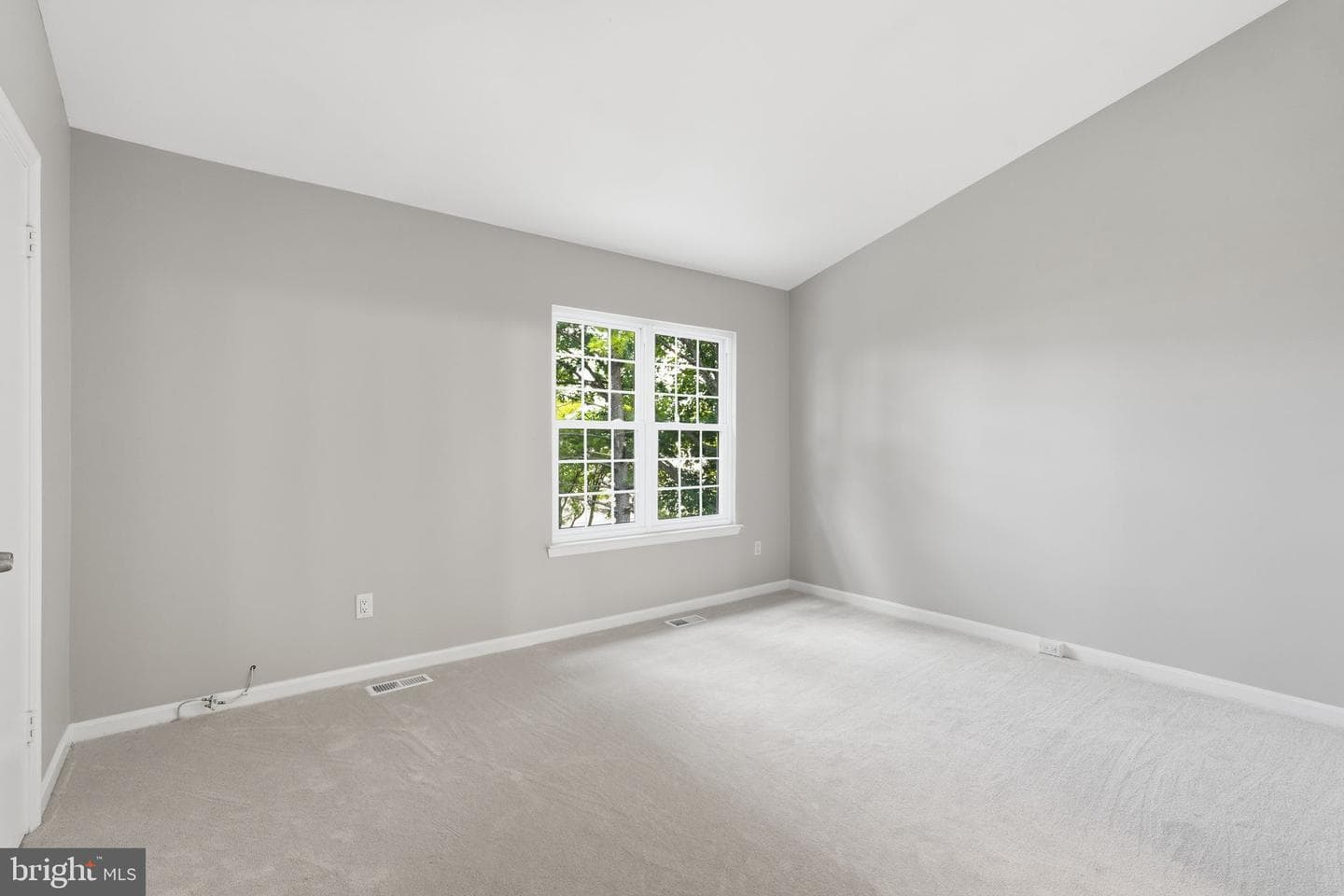 31 Essex Square photo 16