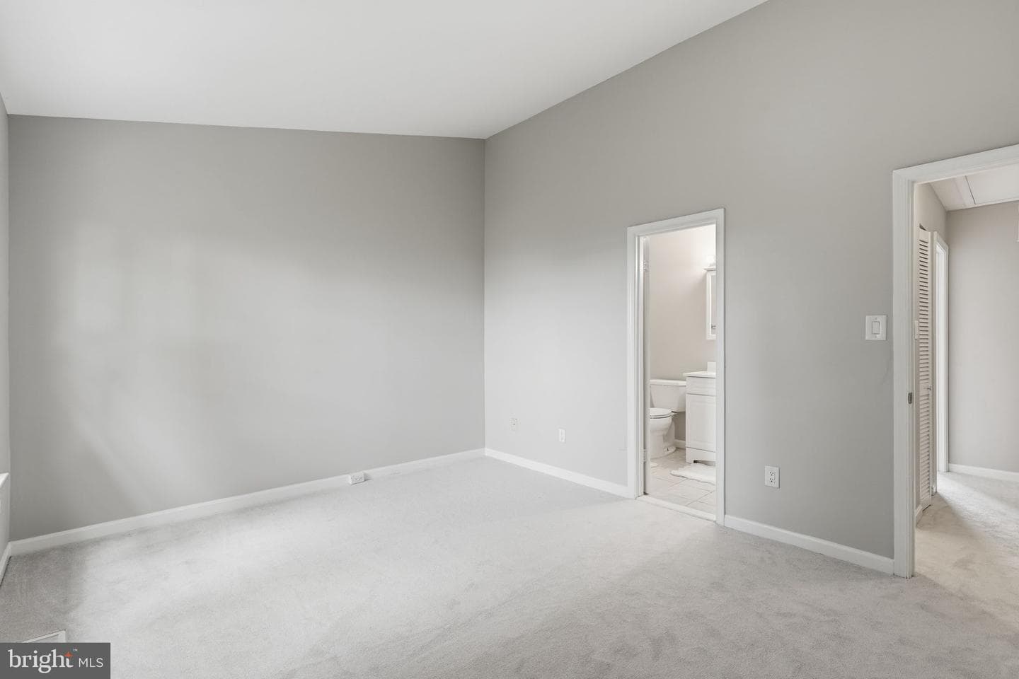 31 Essex Square photo 17