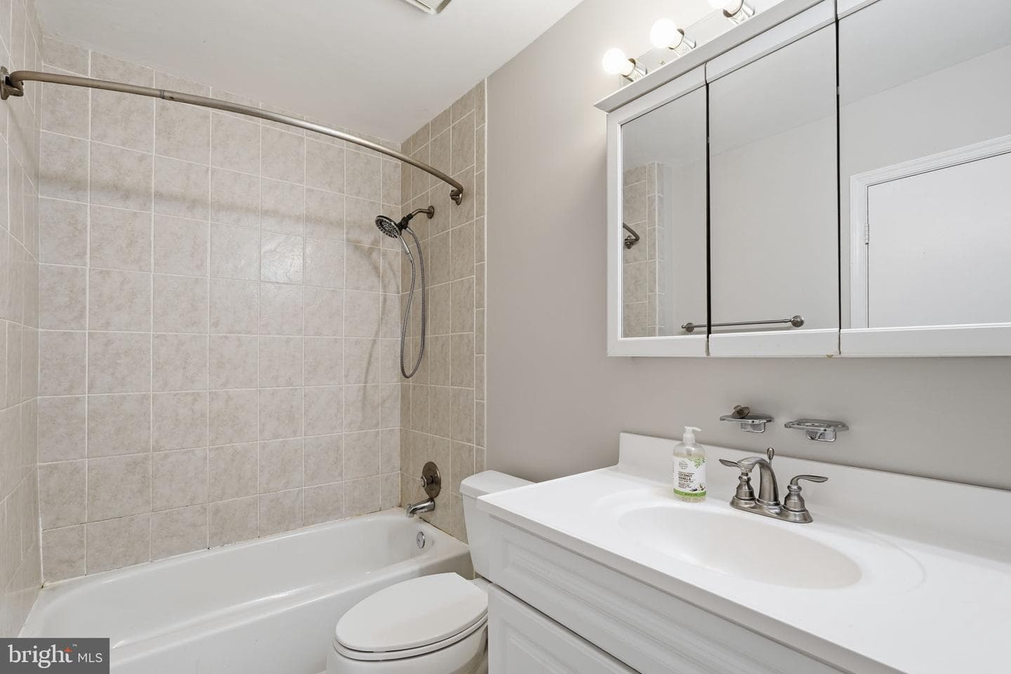 31 Essex Square photo 19
