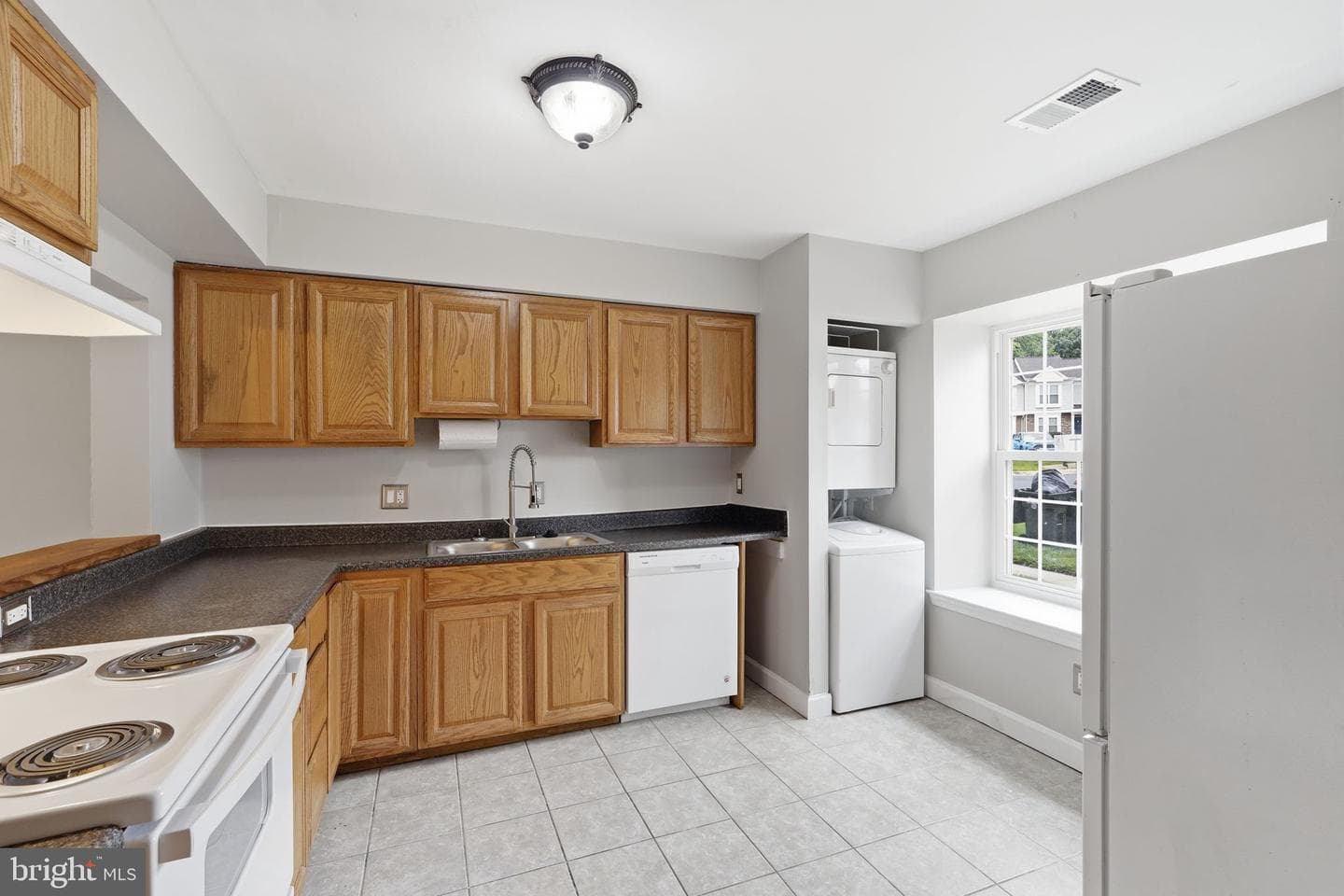 31 Essex Square photo 3