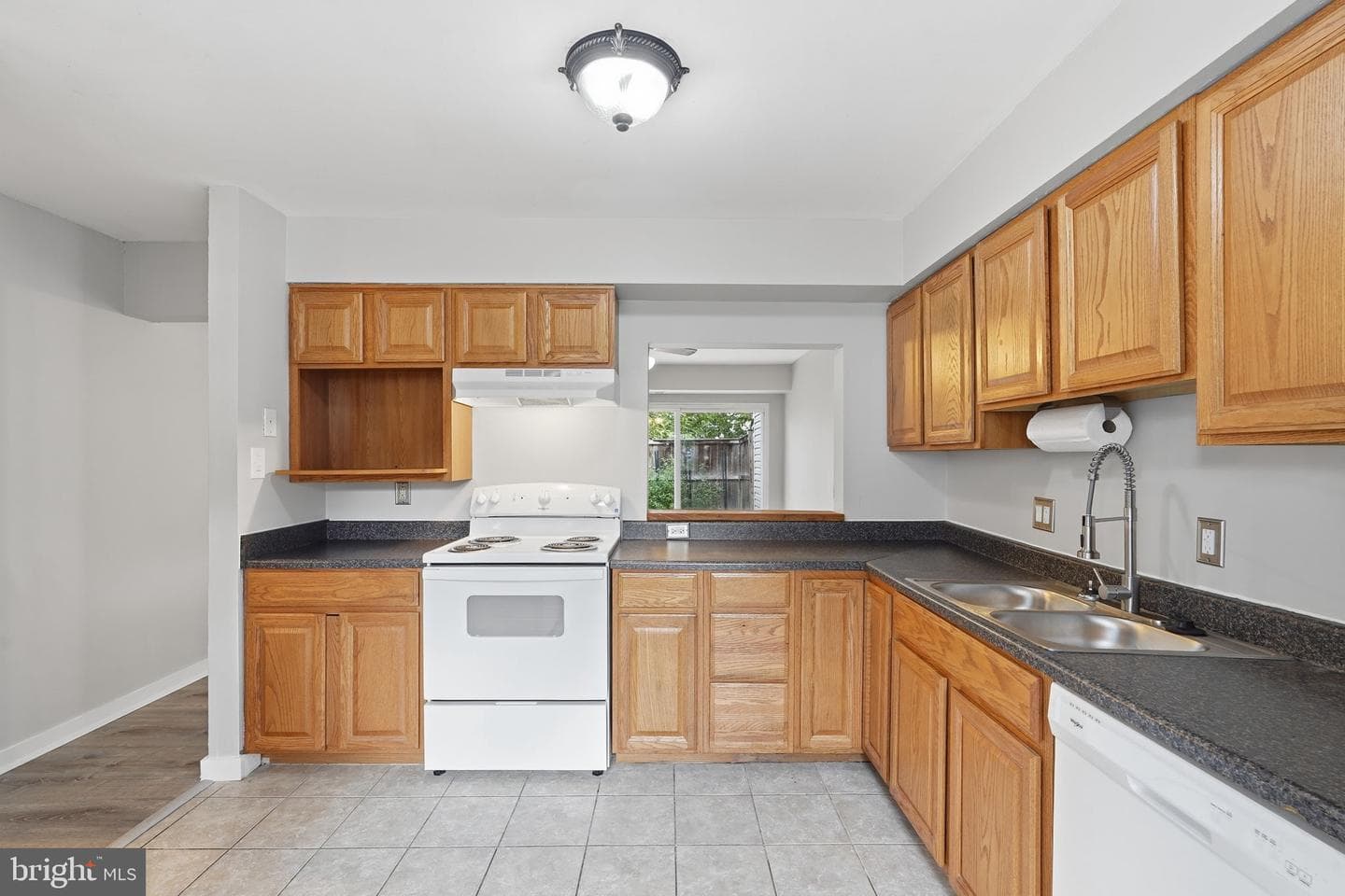 31 Essex Square photo 6