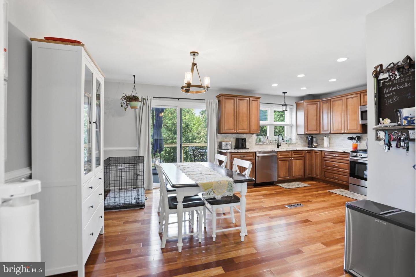 43885 Laburnum Square photo 4