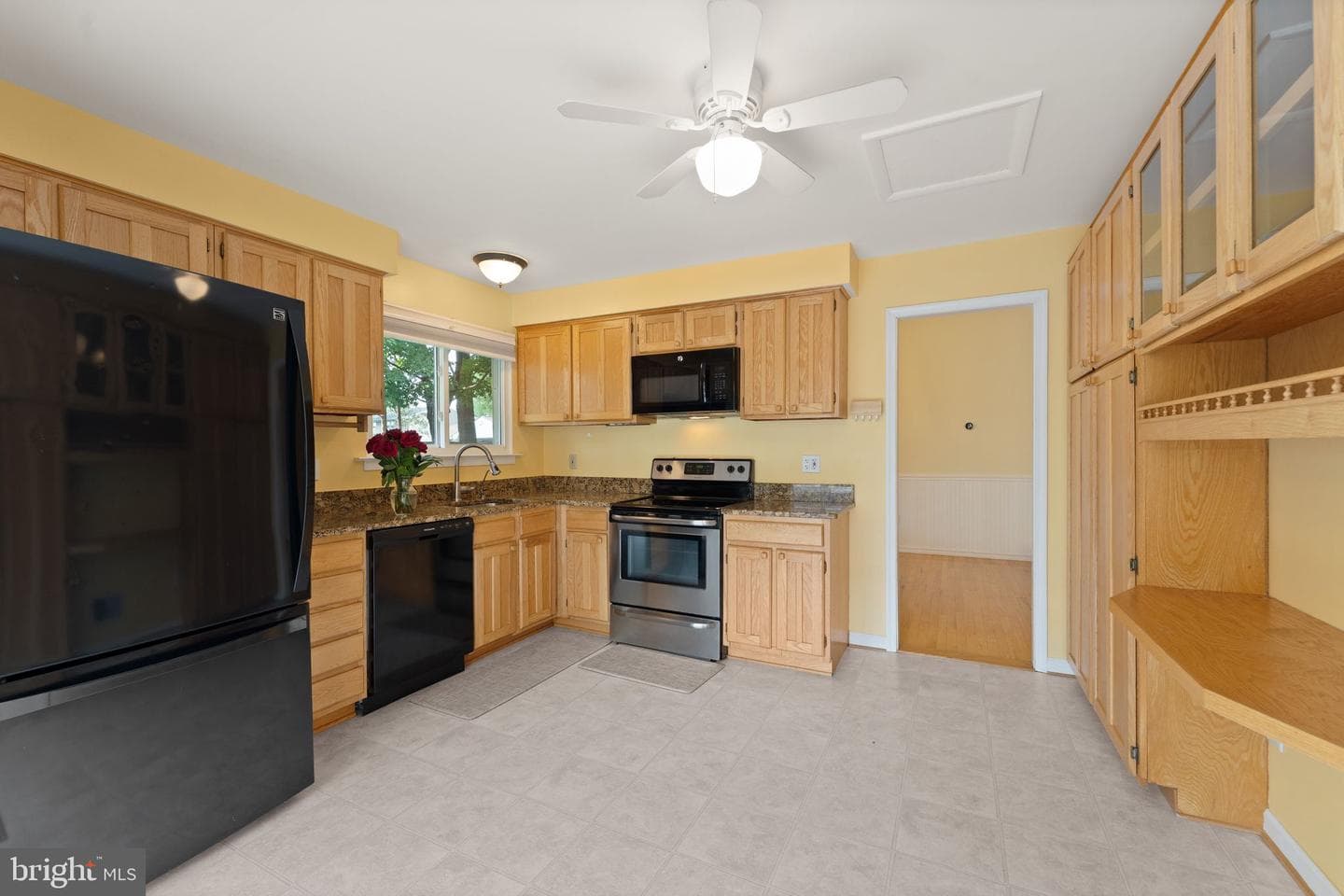 131 Evergreen Street photo 18