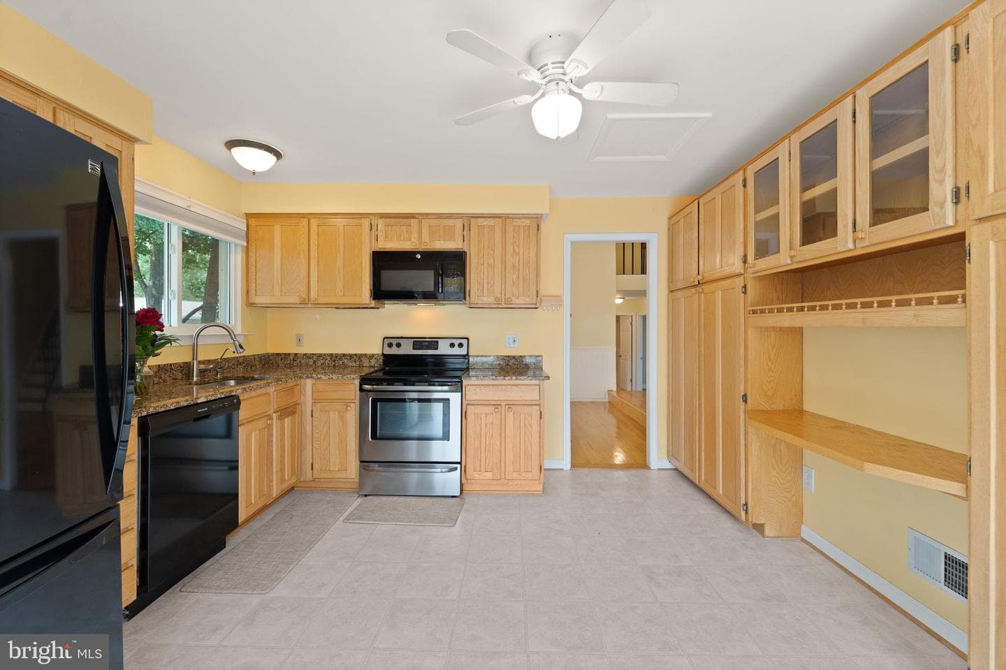 131 Evergreen Street photo 19