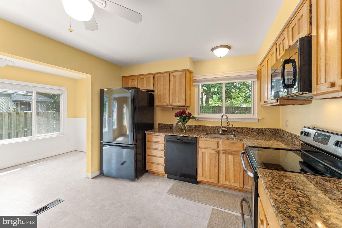 131 Evergreen Street photo 21