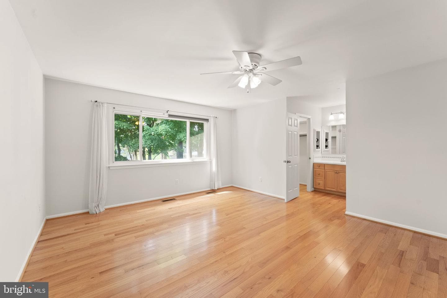 131 Evergreen Street photo 30