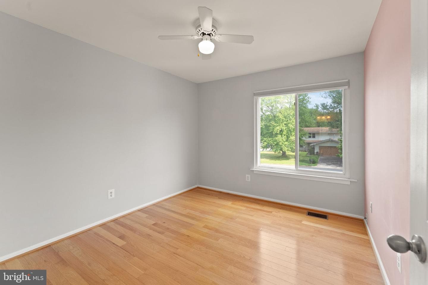 131 Evergreen Street photo 37