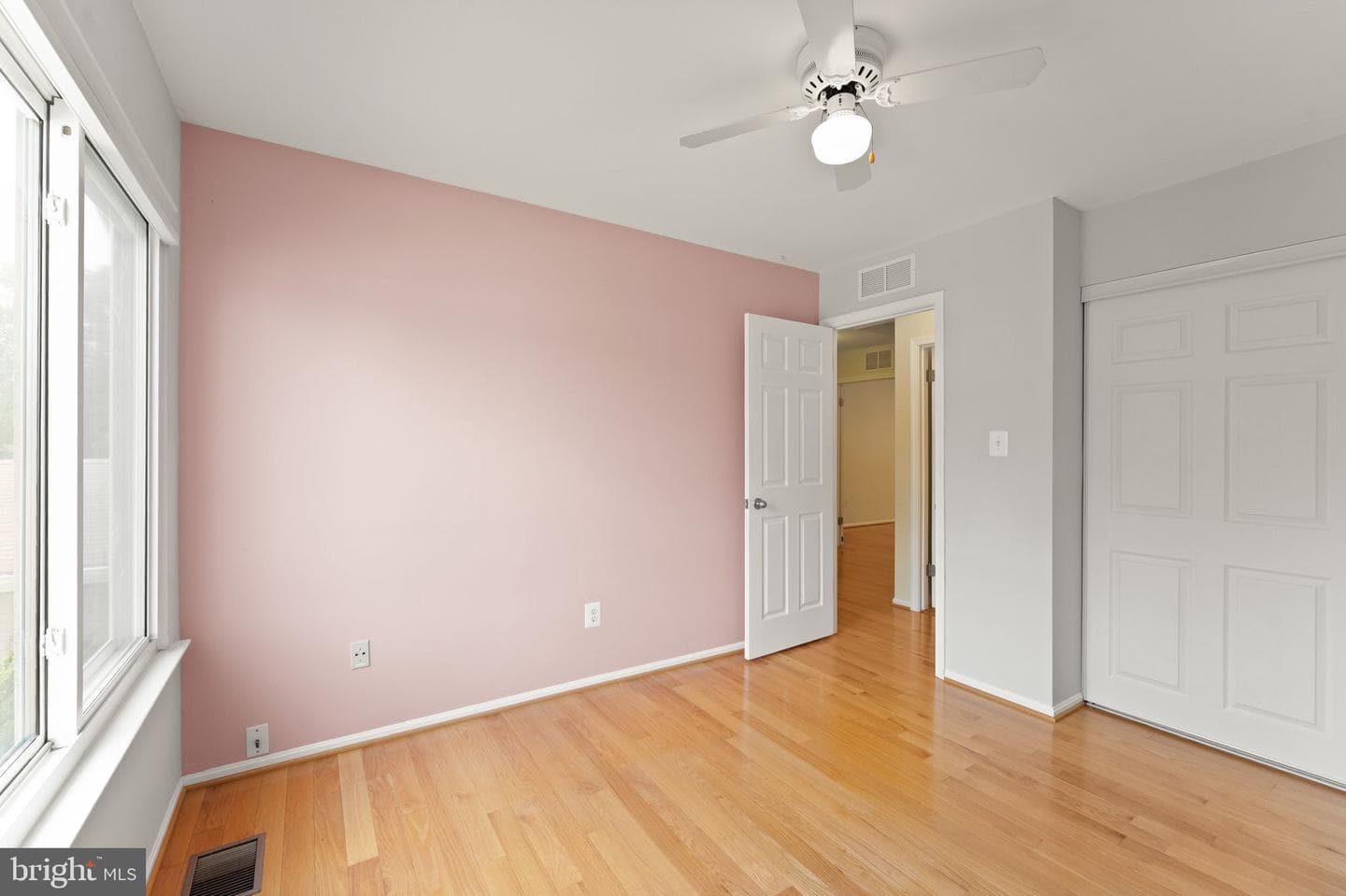 131 Evergreen Street photo 38