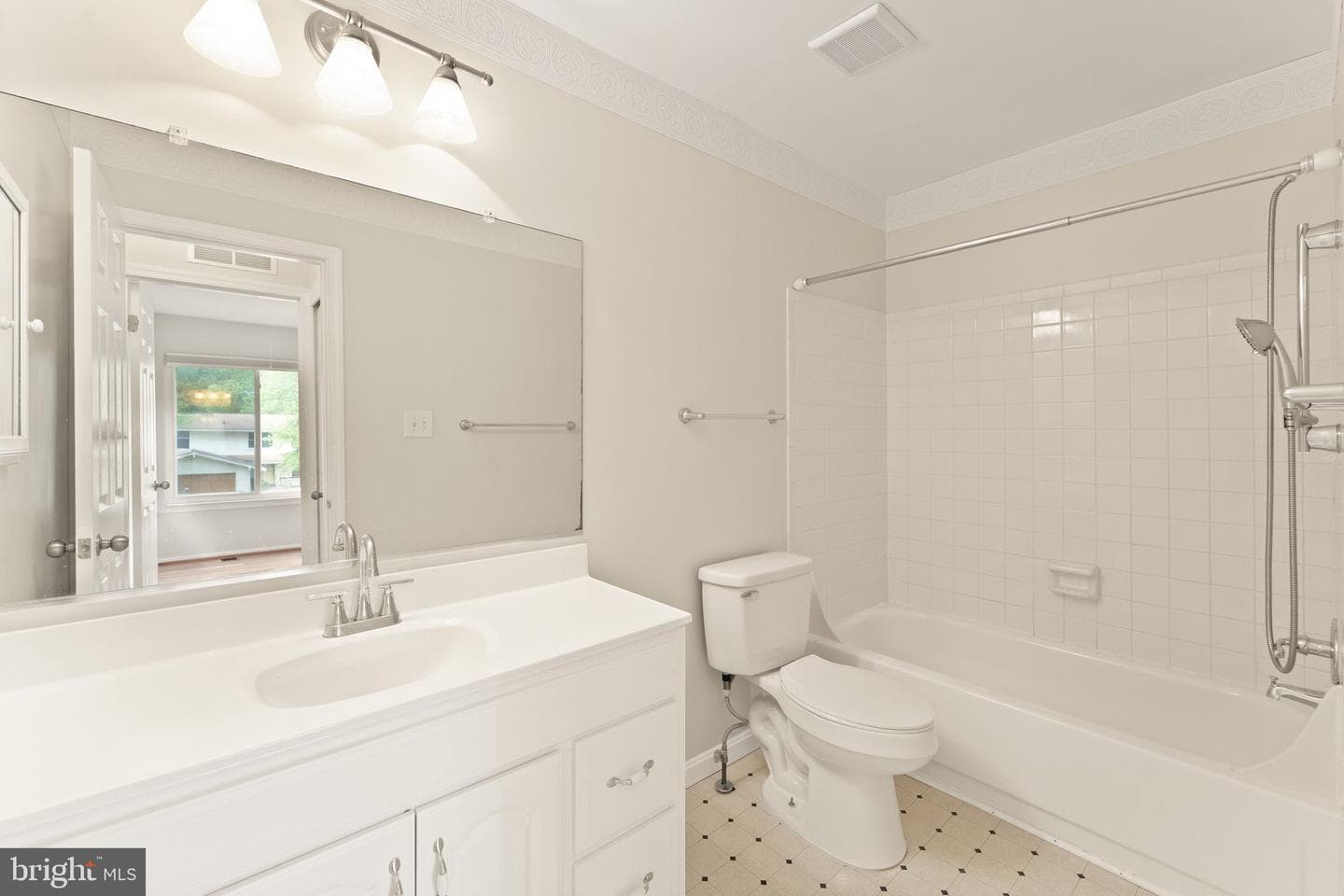 131 Evergreen Street photo 43