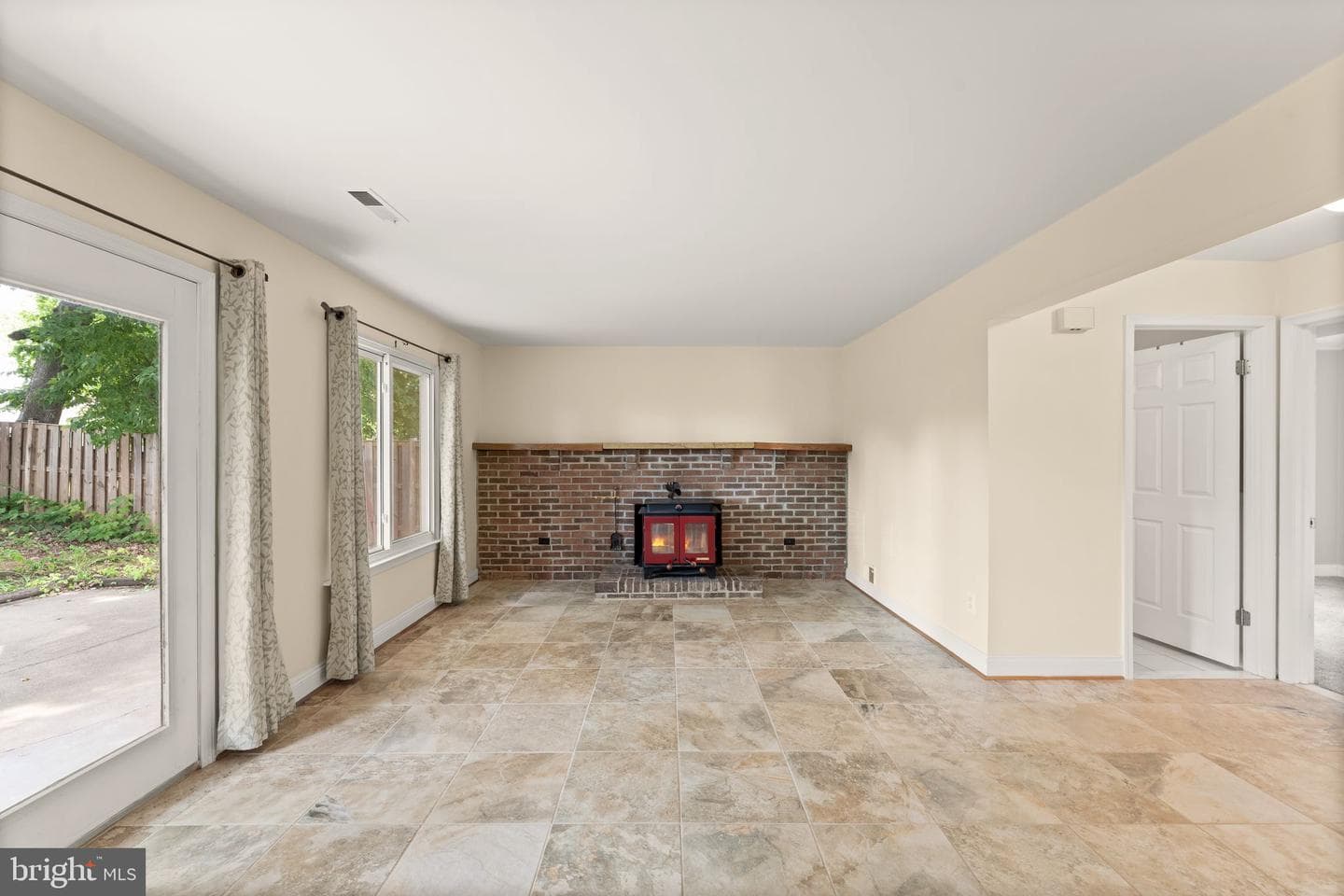 131 Evergreen Street photo 45