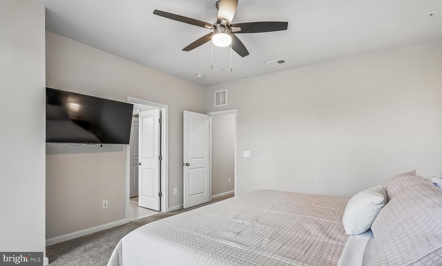 918 California Drive NE photo 11