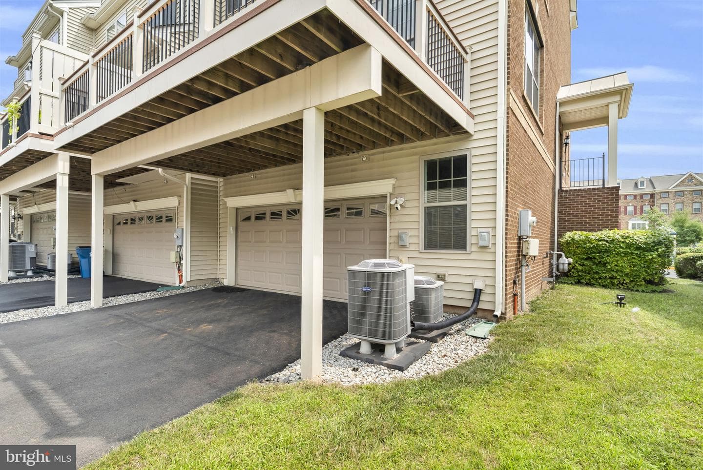 22515 Naugatuck Square photo 38