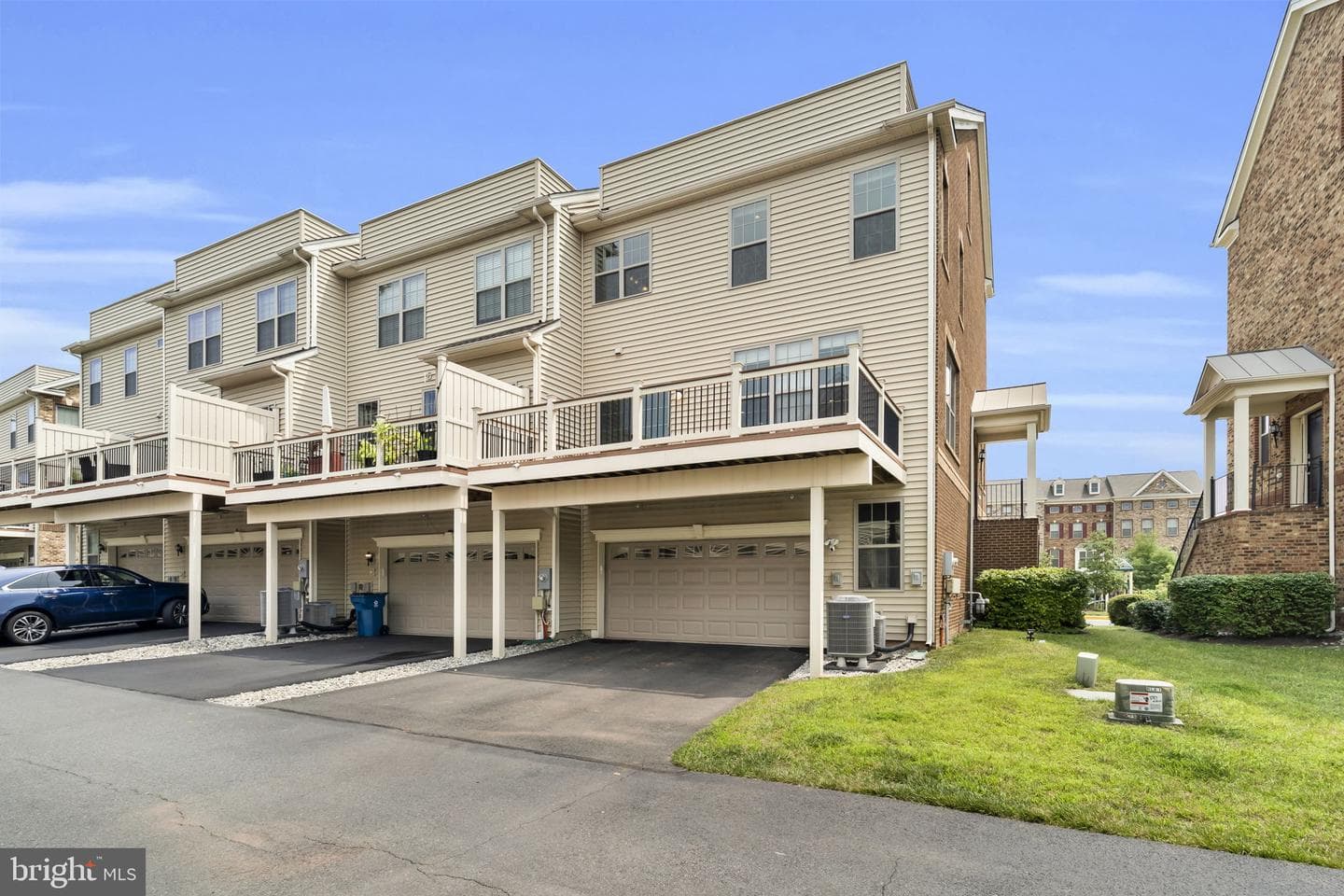 22515 Naugatuck Square photo 39