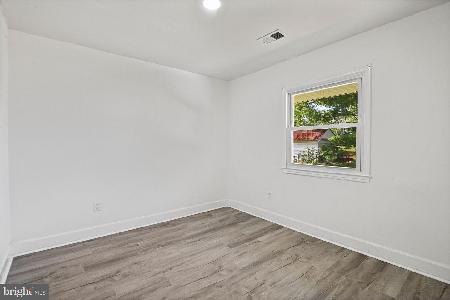 501 E Poplar Road E photo 23