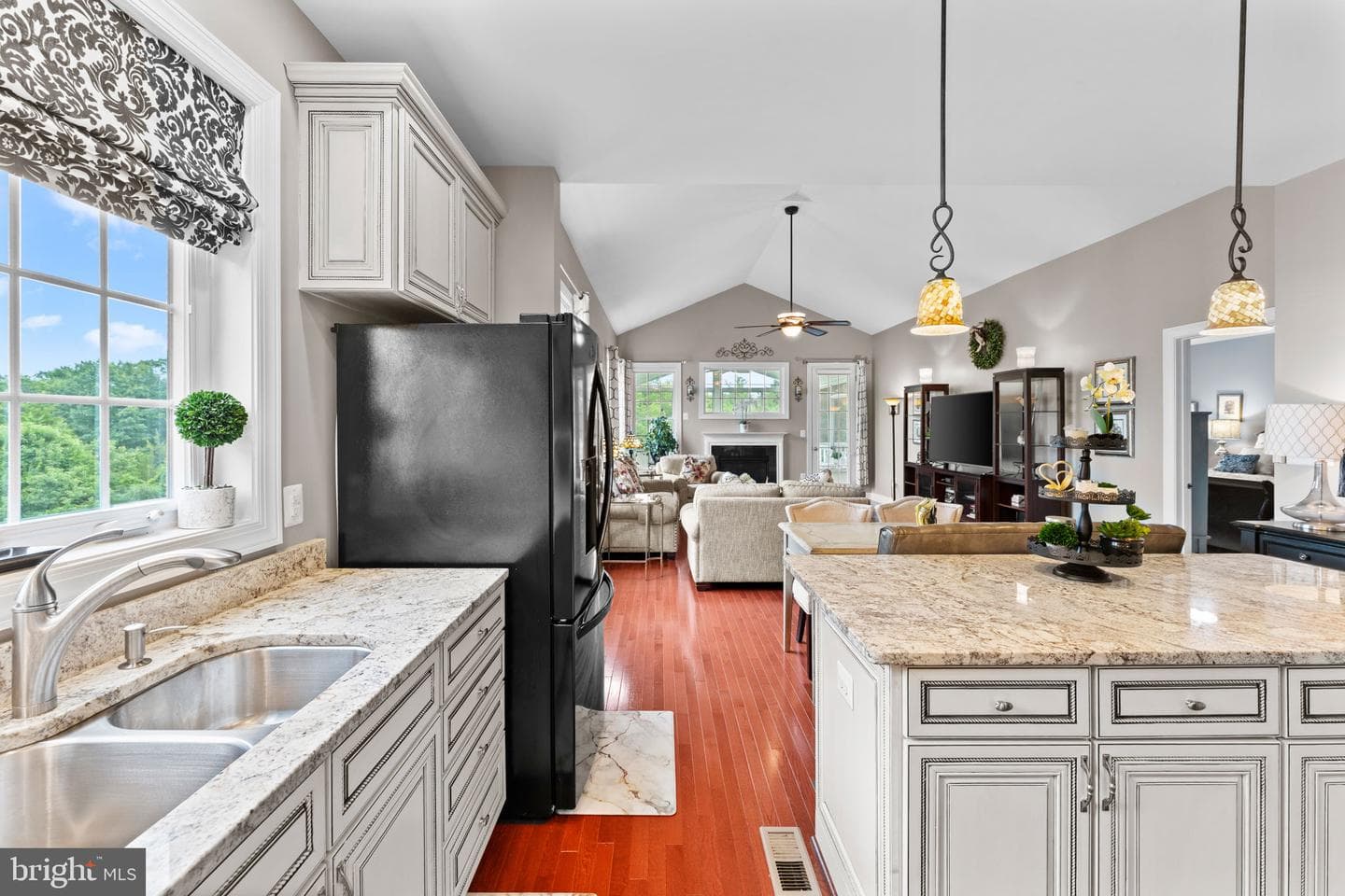22970 Weybridge Square photo 29