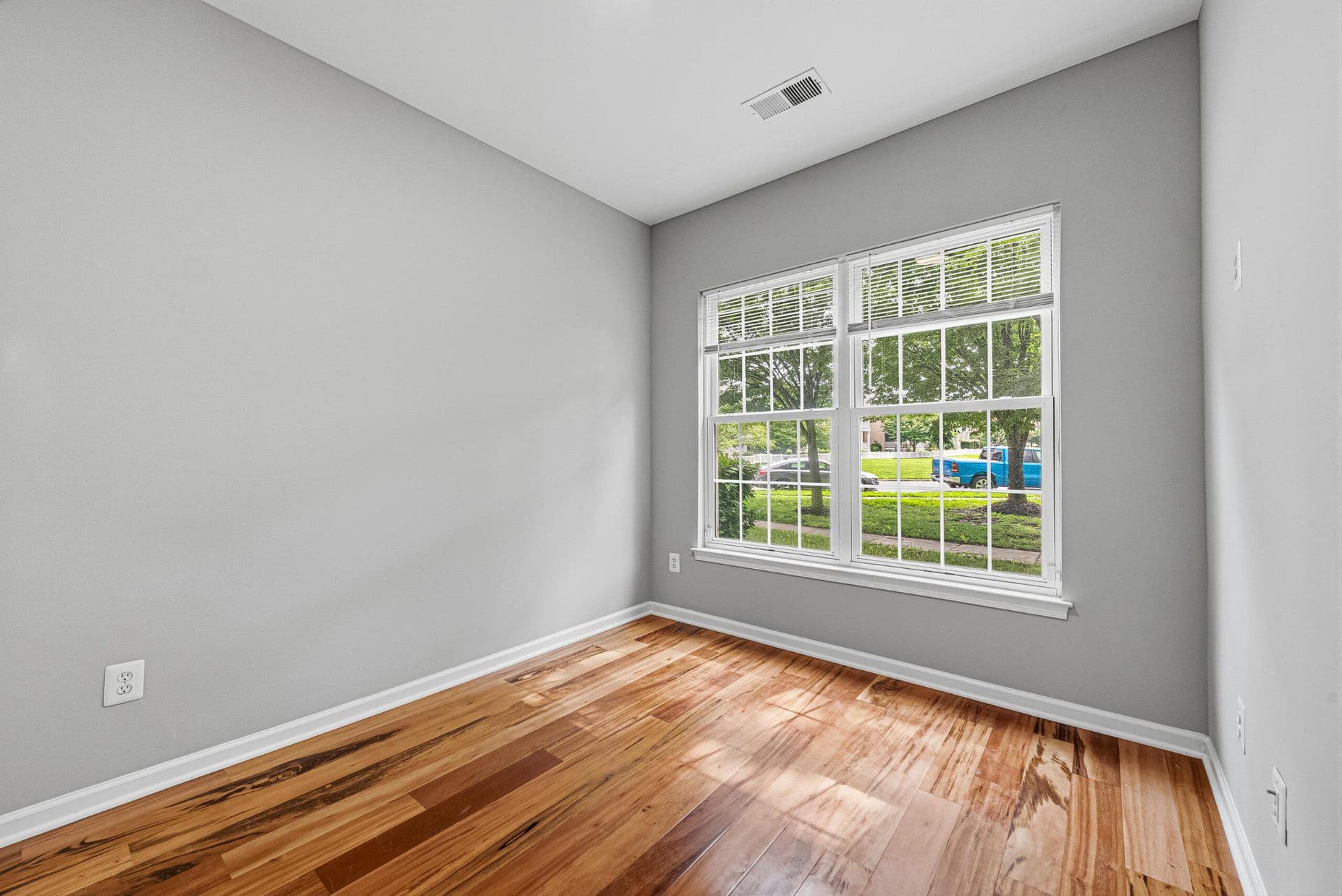 25033 Justice Drive photo 4