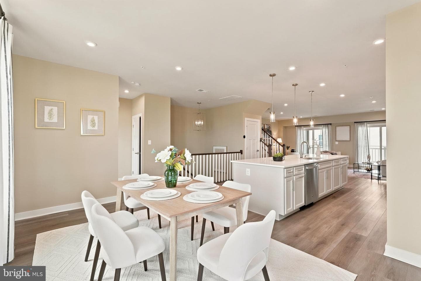 24274 Thurso Square photo 4