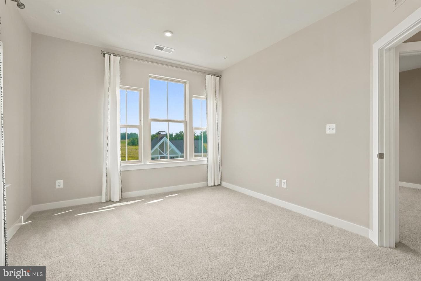 24274 Thurso Square photo 57