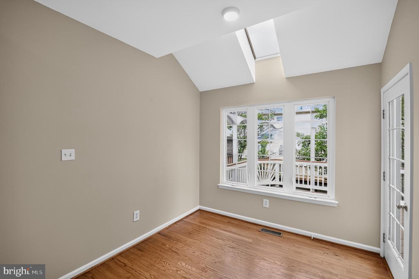 25915 Kirkwood Square photo 12
