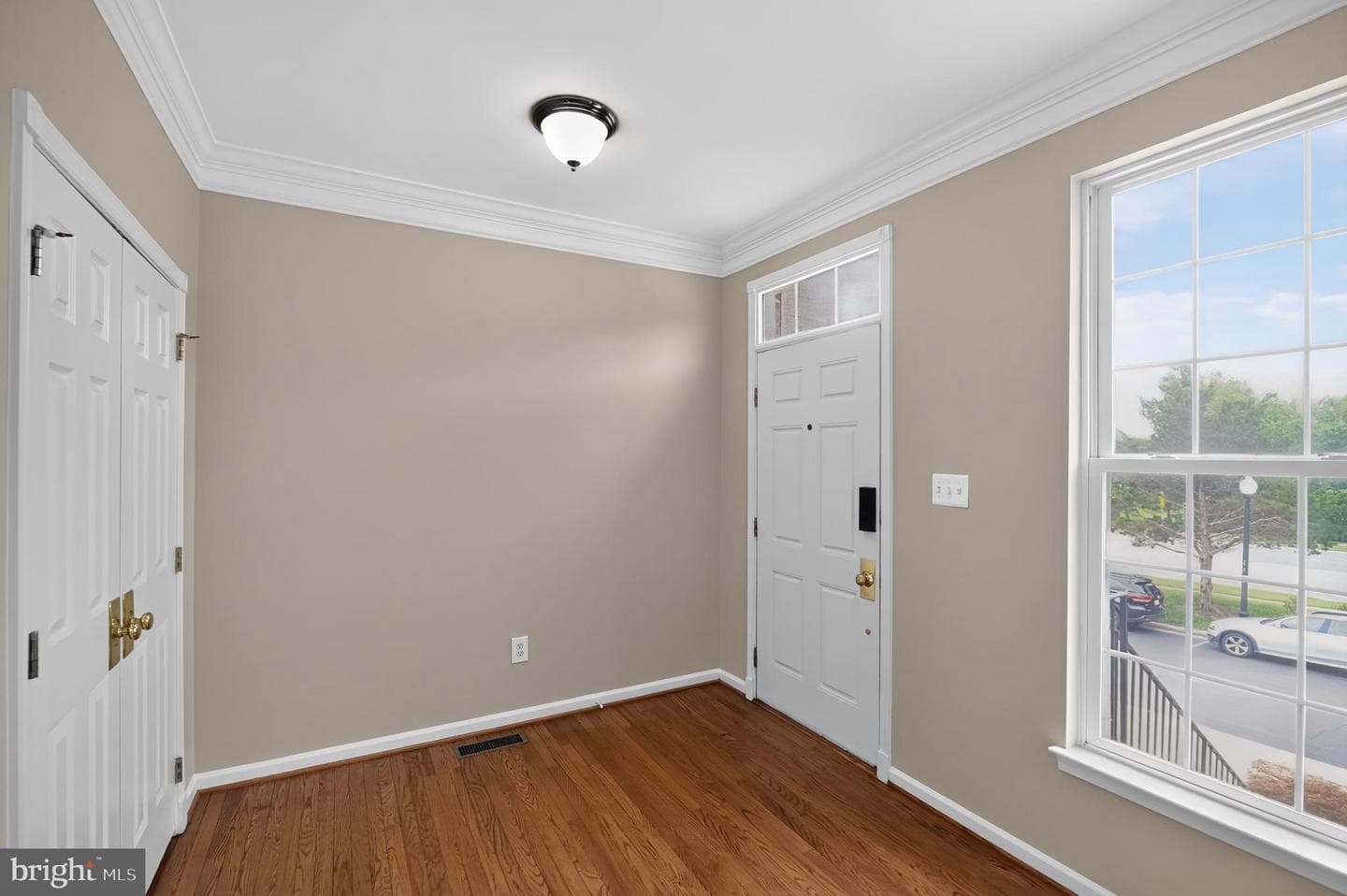 25915 Kirkwood Square photo 3