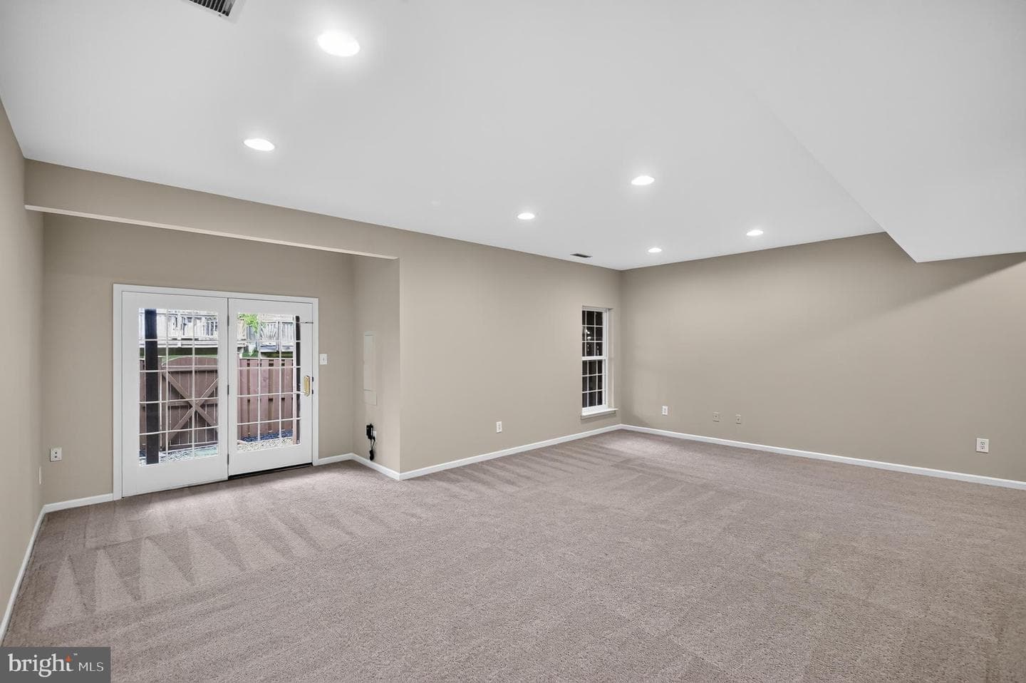 25915 Kirkwood Square photo 31
