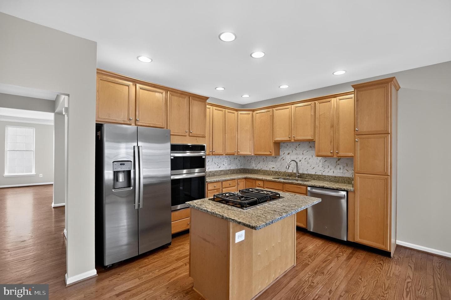 25915 Kirkwood Square photo 8