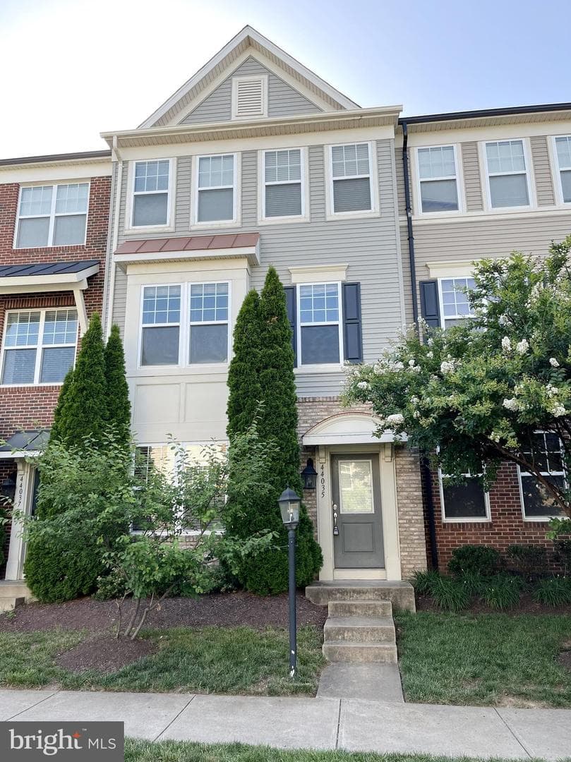 44035 Peirosa Terrace, Chantilly