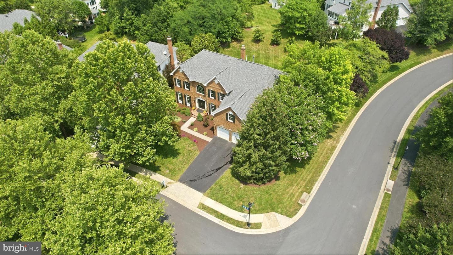 19704 Stanford Hall Place photo 17
